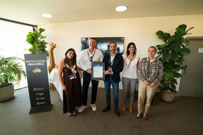 Entrega del diploma durante SPOBIS – Matchpoint Mallorca,