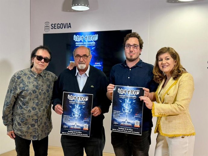 El músico Paco Bravo (izda); el presidente de Arseg, Miguel Martín: el músico Ernesto Arranza y la concejala de Asusntos Sociales de Segovia, Azucena Suárez.