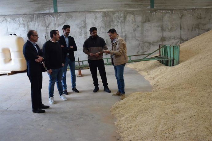 El presidente de la Diputación de Cuenca, Álvaro Martínez Chana, en Villar de Olalla.