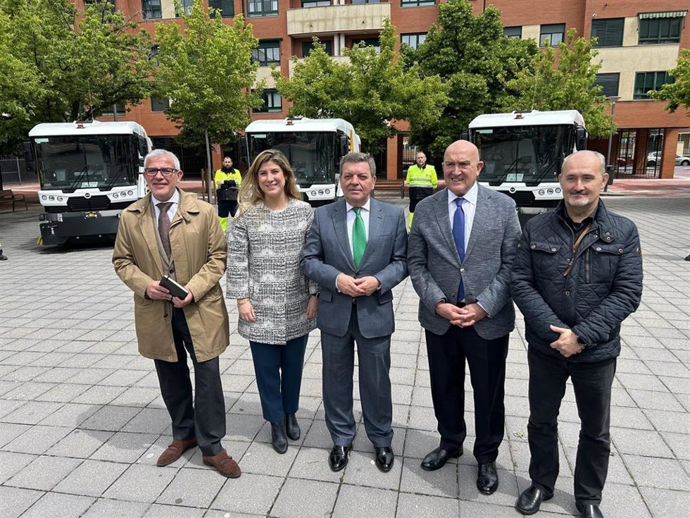 El director de Administración Local de la Junta en funciones, la delegada territorial de la Junta en Valladolid, el consejero de la Presidencia en funciones, el alcalde de Valladolid y el concejal de Salud Pública y Seguridad Ciudadana.