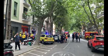 Un herido grave y otro menos grave por una explosión de butano en el Poblenou de Barcelona
