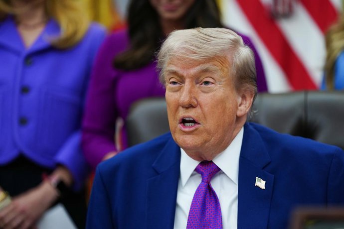 11 de maio de 2026, Washington, Distrito de Columbia, EUA: O presidente dos Estados Unidos, Donald J. Trump, faz um discurso durante um evento de promoção da saúde materna no Salão Oval da Casa Branca, em Washington, DC, EUA, na segunda-feira, 11 de maio 