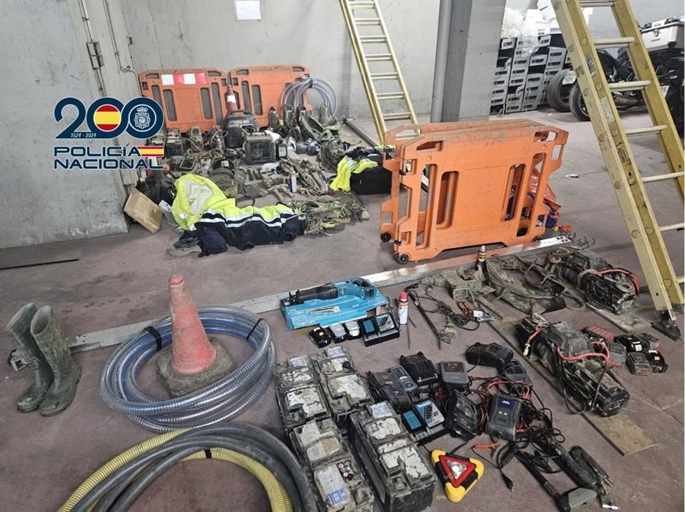 La Policía Nacional ha detenido en Ponferrada (León) a cinco personas por daños y tentativa de hurto de cableado de cobre.