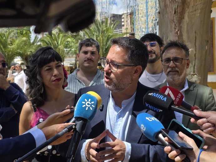 El portavoz y candidato de Adelante Andalucía a la Presidencia de la Junta, José Ignacio García, en una atención a los medios de comunicación.