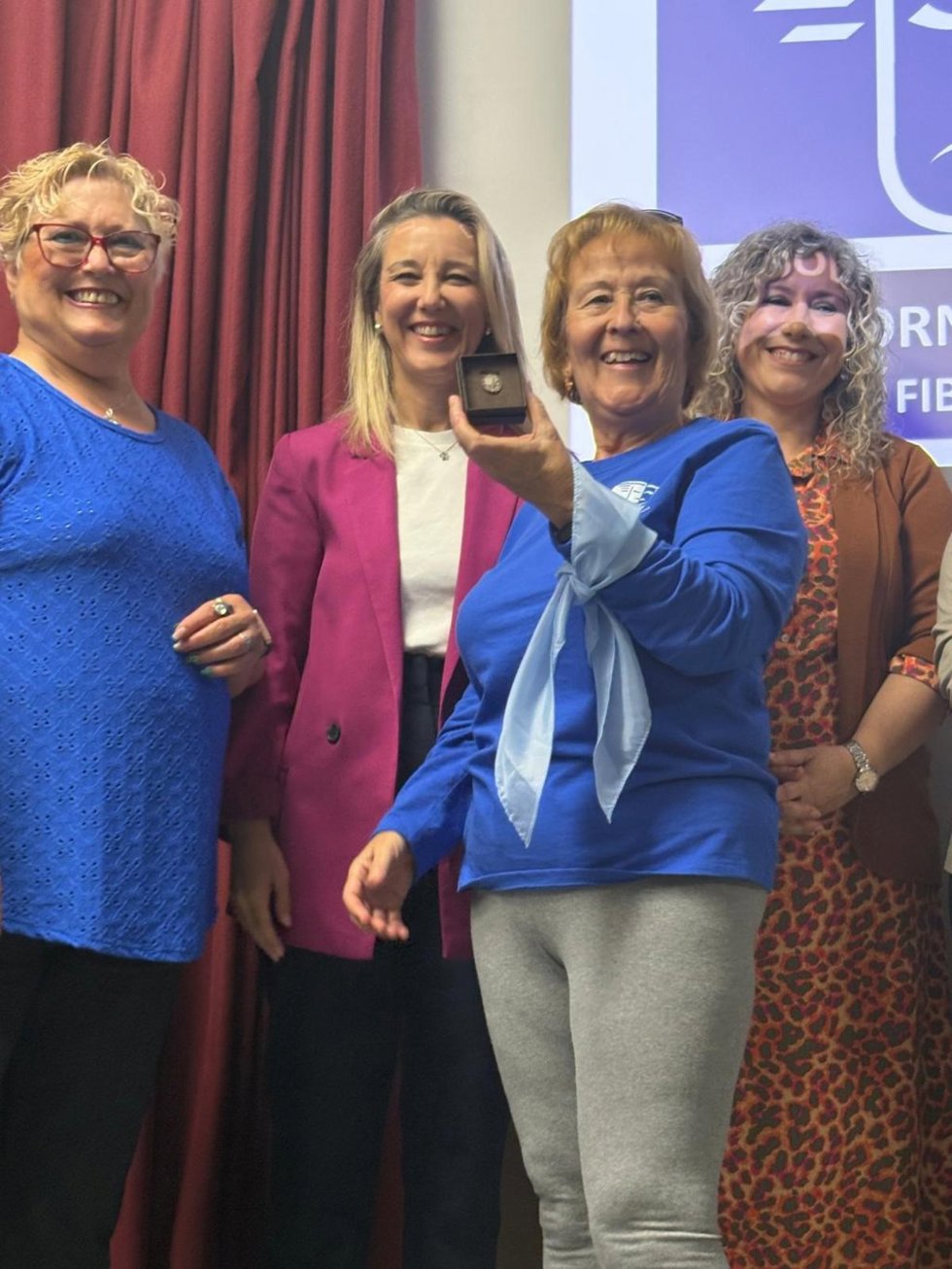 La alcaldesa de Alcalá de Guadaíra (Sevilla), Ana Isabel Jiménez, en la clausura de las 24ª Jornadas Divulgativas de la Asociación de Fibromialgia del municipio alcalareño.