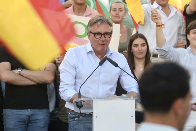 El candidato de Vox a la Presidencia de la Junta, Manuel Gavira, interviene durante un mitin en Jerez de la Frontera. A 06 de mayo de 2026, en Jerez de la Frontera, Cádiz (Andalucía, España). ARCHIVO.