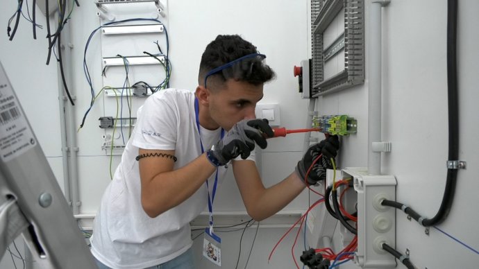 Archivo - Imagen de arcivo de un alumno de FP.