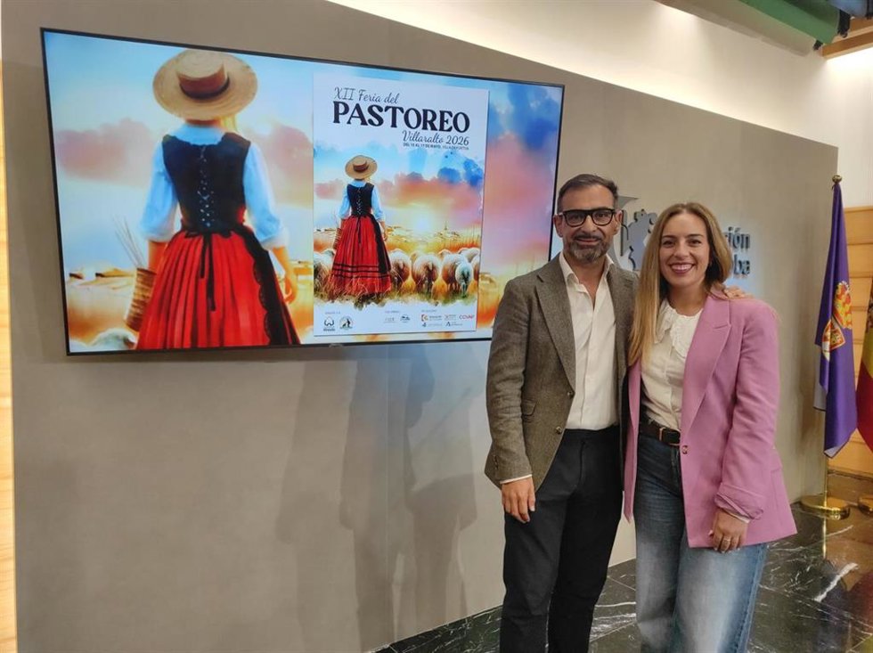 El delegado de Desarrollo Económico, Promoción y Empleo de la Diputación de Córdoba. Félix Romero, y la alcaldesa de Villaralto, Celia Valverde.