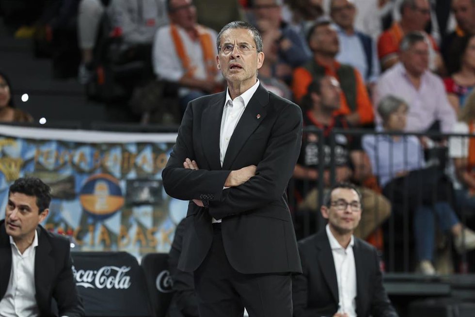 Pedro Martínez, entrenador del Valencia Basket, durante el segundo partido del 'Playoff' de la Euroliga ante el Panathinaikos en el Roig Arena de Valencia