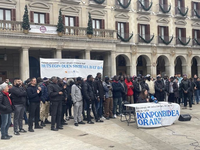 Archivo - Comparecencia de personas malienses solicitantes de asilo en Vitoria-Gasteiz