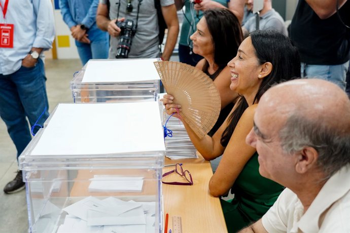 Archivo - Mesa electoral en imagen de archivo. 