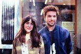 Foto: Primeras imágenes de El acercamiento de la mujer cactus y el hombre globo, con Macarena García y Carlos Cuevas