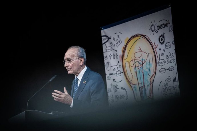 El alcalde de Málaga, Francisco de la Torre, en la entrega de los premios del programa educativo municipal 'Cultura Emprendedora