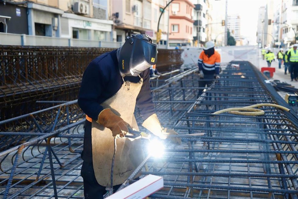 Archivo - Imagen de archivo de las obras de prolongación de la línea 2 del metro de Málaga al Hospital Civil.