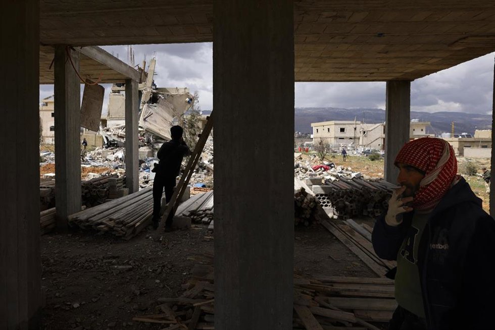 Archivo - Imagen de archivo de varios edificios derrumbados por un ataque de Israel contra Líbano.