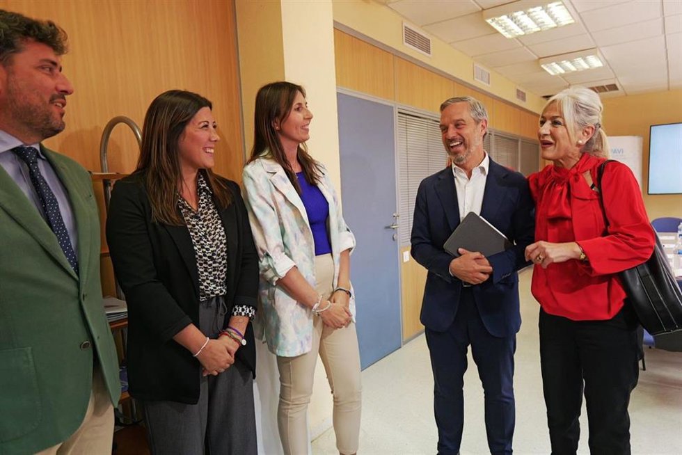 La candidata número uno del Partido Popular por Sevilla al Parlamento de Andalucía, Patricia del Pozo, en un encuentro