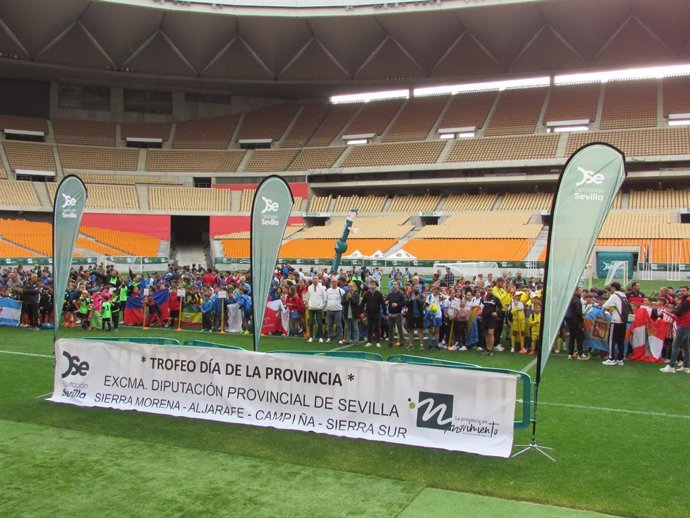 Campeonatos deportivos de la Diputación con ocasión del 'Día de la Provincia', en el estadio de La Cartuja