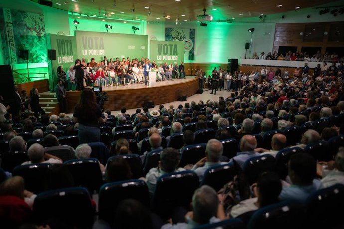 La secretaria general del PSOE-A y candidata a la Presidencia de la Junta, María Jesús Montero, durante su intervención en un mitin en Huelva.