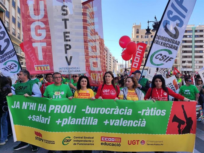 Archivo - Manifestación de docentes en València. ARCHIVO. 