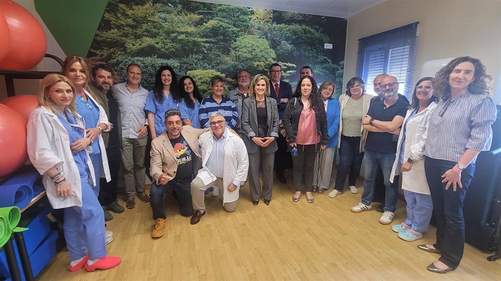 Trinidad Rus (c), junto a personas implicadas en el programa.