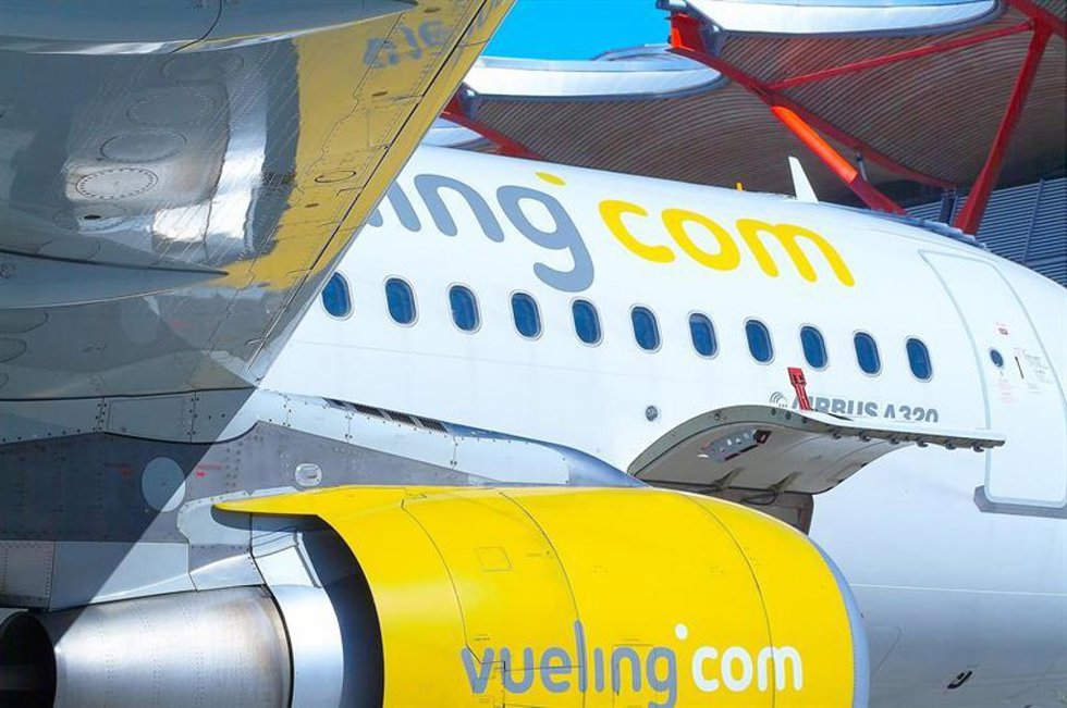 Archivo - Avión de la compañía Vueling