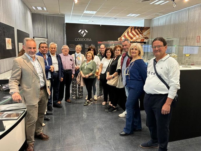 Visita de la Asociación de Ostomizados de Córdoba a la Escuela Joyería.