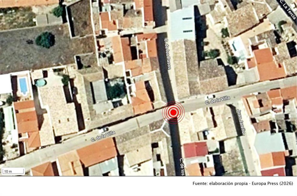 La colisión de los dos vehículos ha tenido lugar en la confluencia de las calles Pasos y Las Villas.