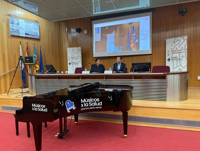 Piano de uso libre incorporado al Hospital Universitario Doctor Balmis de Alicante