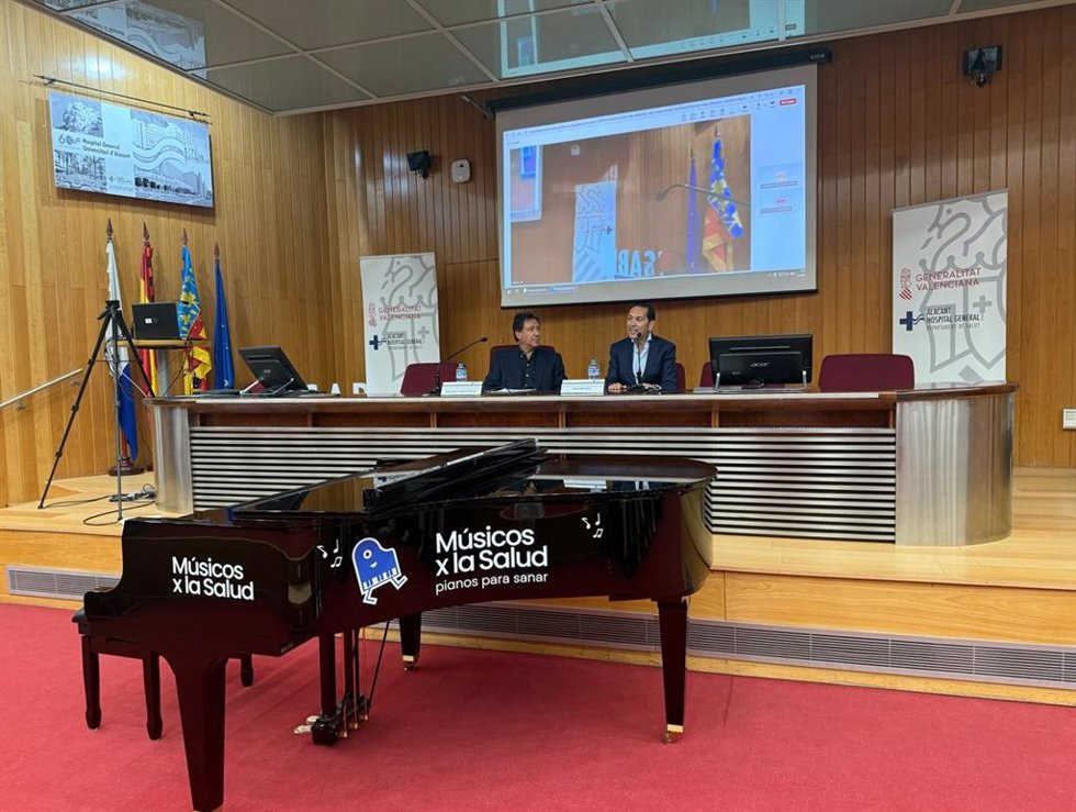 Piano de uso libre incorporado al Hospital Universitario Doctor Balmis de Alicante