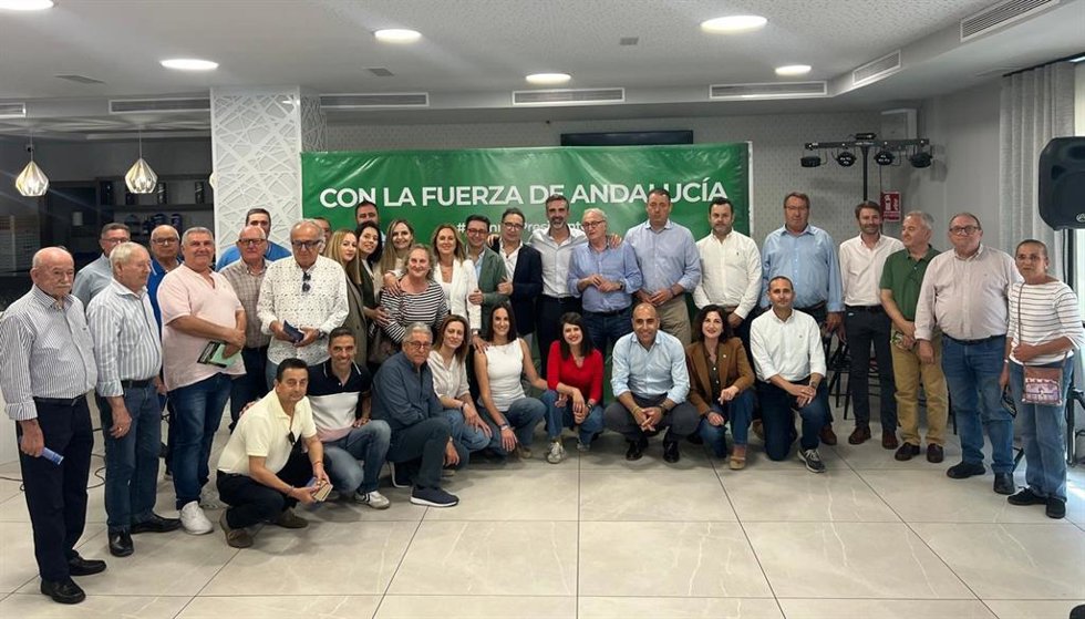 Fernández-Pacheco (PP) se reúne con agricultores y empresarios de Cuevas del Almanzora (Almería).