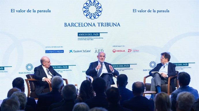 El conseller de Unión Euriopea y Acción Exterior de la Generalitat, Jaume Duch, en una conferencia de Amics del País