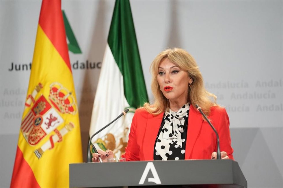 La consejera Carolina España informando del contenido del Consejo de Gobierno