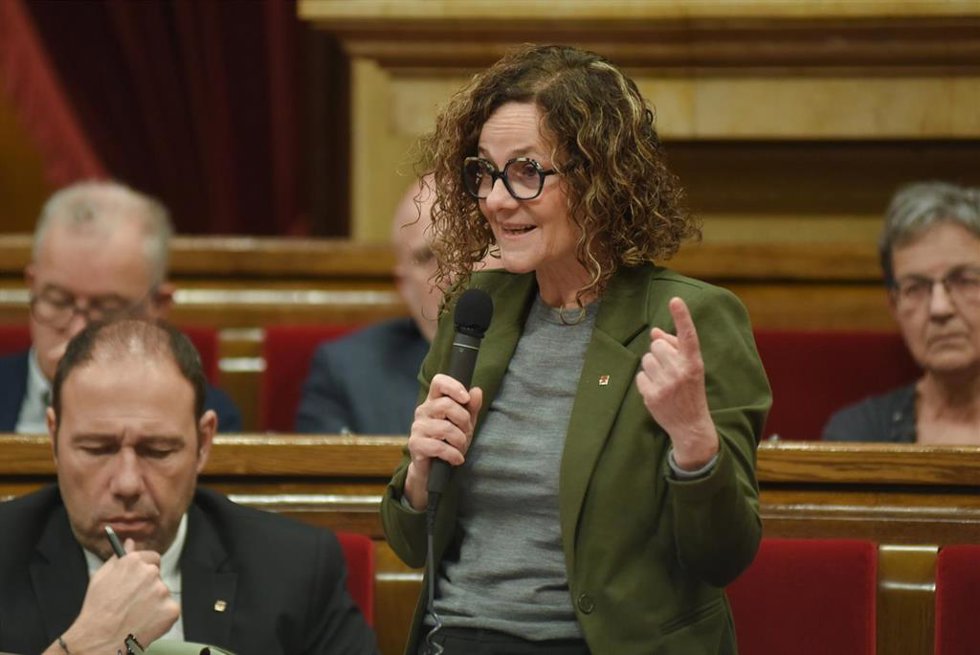Archivo - La consellera de Cultura de la Generalitat, Sònia Hernández, interviene durante una sesión de control al Govern, en el Parlament, a 12 de marzo de 2025, en Barcelona