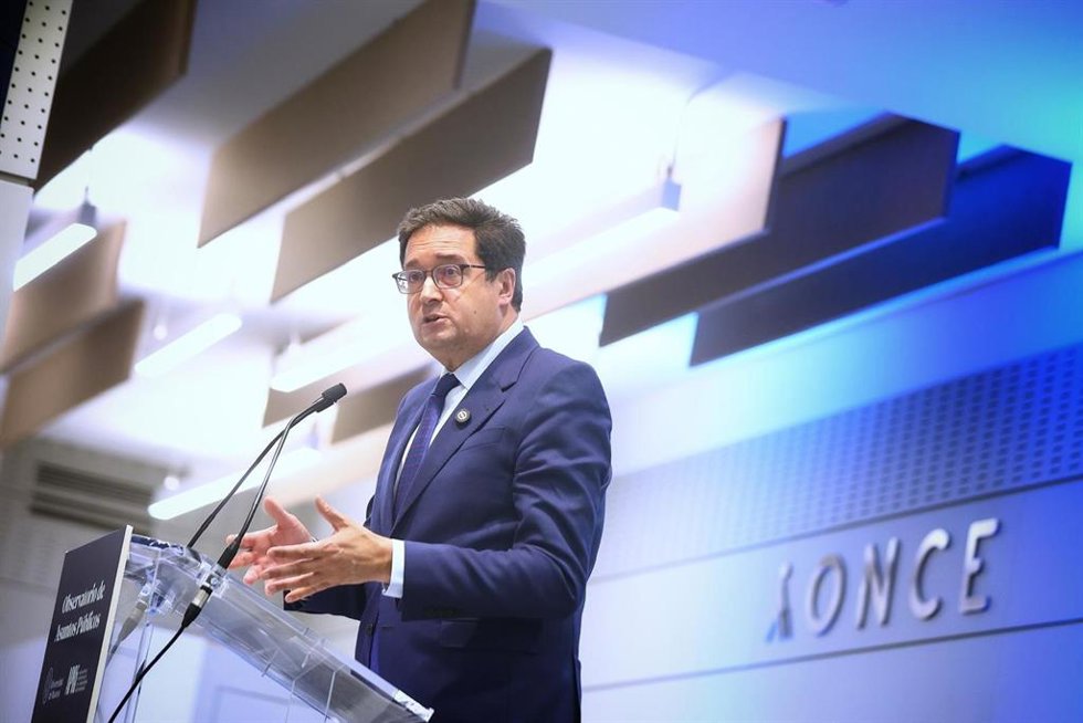 Óscar López pide a los partidos que apoyen la ley de Lobbies para "mejorar la calidad democrática de España".