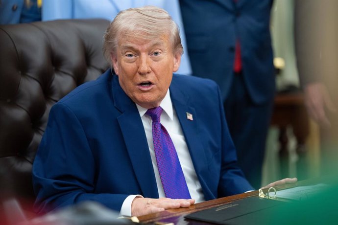 11 de maio de 2026, Washington, Distrito de Columbia, EUA: O presidente dos Estados Unidos, Donald J. Trump, faz um discurso durante um evento de promoção da saúde materna no Salão Oval da Casa Branca, em Washington, DC, EUA, na segunda-feira, 11 de maio 