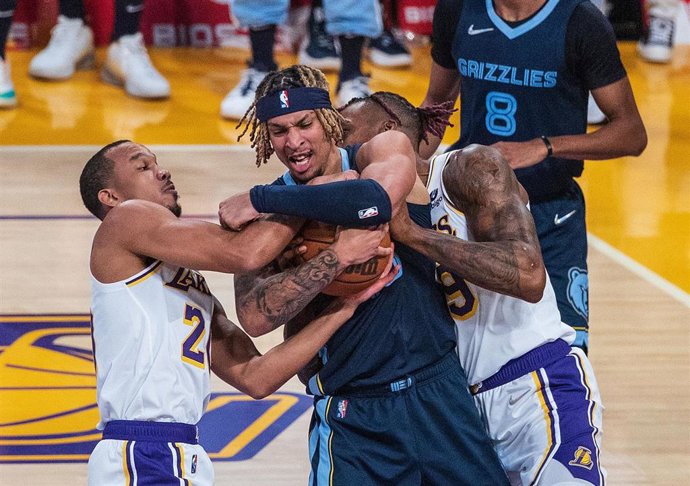 Archivo - Brandon Clarke, en el centro, en un partido NBA entre Los Angeles Lakers y Memphis Grizzlies