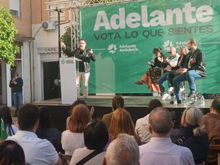 El candidato de Adelante Andalucía a la Presidencia de la Junta de Andalucía, José Ignacio García, en un mitin de campaña en Huelva.