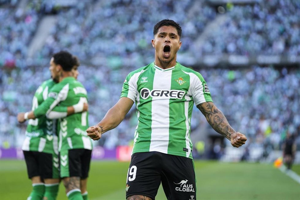 El Cucho Hernández celebra su gol en el Real Betis-Elche CF en La Cartuja