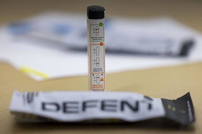 Archivo - Arquivo - 30 de dezembro de 2025, Chicago, Illinois, EUA: O Defent One, um dispositivo de detecção de fentanil, é exibido durante um treinamento para agentes comunitários na terça-feira, 30 de dezembro de 2025, nos escritórios da Força-Tarefa co