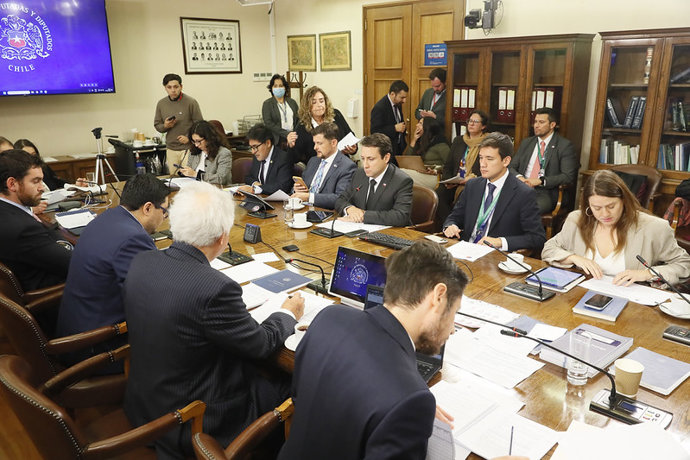 La Comisión de Trabajo de la Cámara de Diputados aprobó el proyecto que reajusta del monto del ingreso mínimo mensual (IMM), así como de la asignación familiar y maternal y del subsidio familiar.    Foto Cámara de Diputados