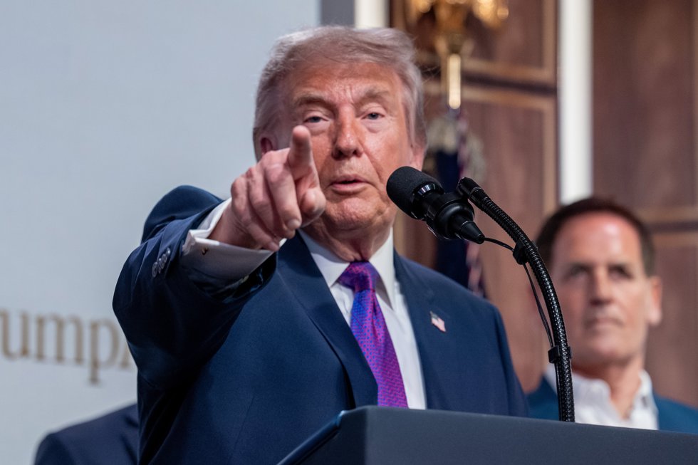 18 May 2026, US, Washington: US President Donald Trump points during an event to announce a major expansion of TrumpRx.gov, a government-hosted prescription drug website designed to help consumers find lower-cost medications, at the White House.