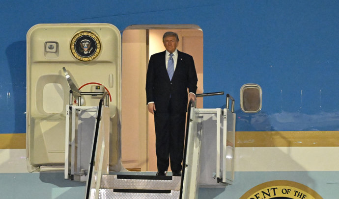 El presidente de Estados Unidos, Donald Trump, aterriza en Pekín