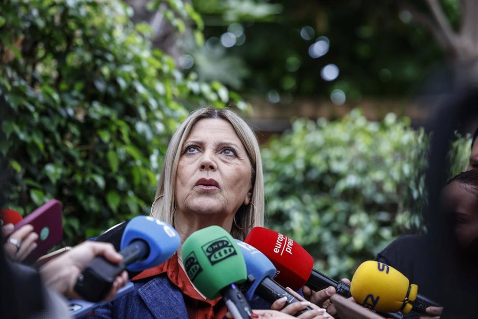 La consellera de Educación de la Comunidad Valenciana, Carmen Ortí, atiende a los medios tras una reunión entre Sindicatos y Educación, en la Conselleria de Educación, a 8 de mayo de 2026, en Valencia, Comunidad Valenciana (España).