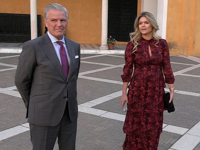 Alejandra Ruiz de Rato ha presumido de embarazo en su reaparición junto a su padre, Juan Antonio Ruiz 'Espartaco', en los premios taurinos 'Puerta del Príncipe'