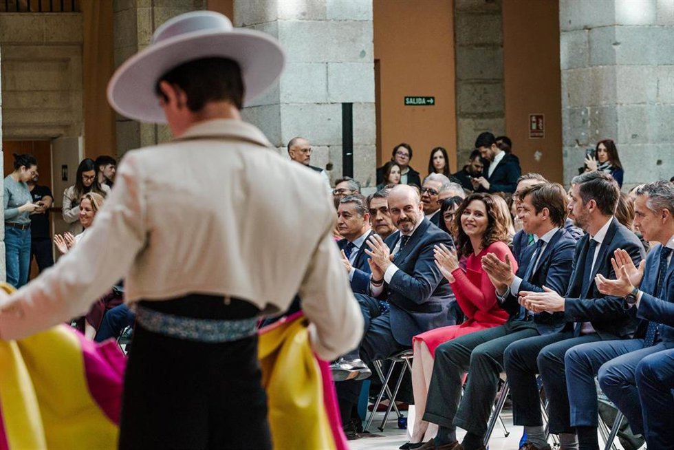 Archivo - (I-D) El consejero de la Presidencia, Interior, Diálogo Social y Simplificación Administrativa de la Junta de Andalucía, Antonio Sanz; el presidente del Senado, Pedro Rollán; la presidenta de la Comunidad de Madrid, Isabel Díaz Ayuso y el torero
