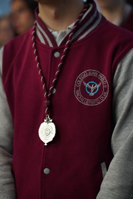Se gradúa bajo el Sagrado Corazón