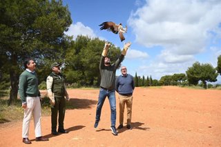 La suelta se ha desarrollado en el Parque Periurbano de la Dehesa del Generalife, un espacio natural protegido de marcado carácter forestal y próximo tanto al Parque Natural Sierra de Huétor, como al Espacio Natural de Sierra Nevada