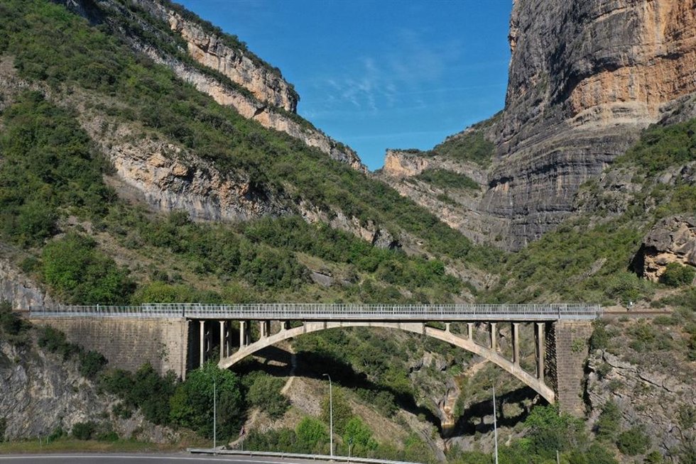 Imagen de un tramo de la línea Lleida-La Pobla de Segur