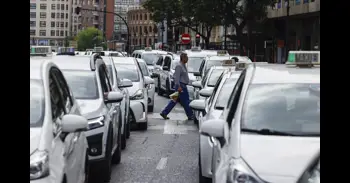 Taxistas convocan una nueva manifestación este viernes en València para defender su "servicio público" frente a las VTC