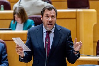 El ministro de Transportes y Movilidad Sostenible, Óscar Puente, interviene durante una sesión plenaria del Senado, a 12 de mayo de 2026, en Madrid (España).